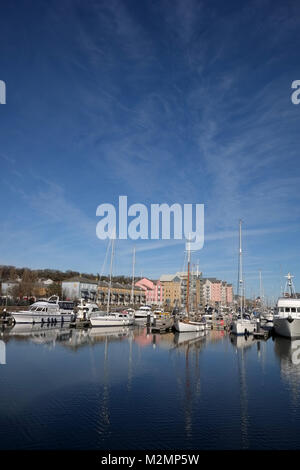 Février 2018 - soleil d'hiver lumineux et avec des bateaux de plaisance de Portishead Banque D'Images