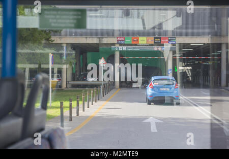 PALMA, Majorque, ESPAGNE, LE 4 NOVEMBRE 2013 : retour de location de voiture à l'aéroport parking couvert à l'extérieur de l'aéroport de Palma, un jour ensoleillé, le 4 novembre 2013 dans Banque D'Images