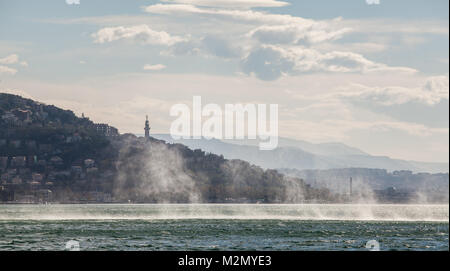 Mauvais temps dans le golfe de Trieste. Mer Adriatique. Banque D'Images