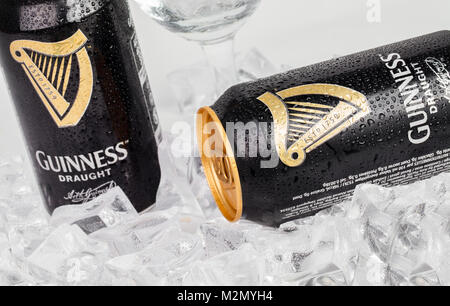 Trieste, Italie 08 juillet 2016 stout Guinness,l'aluminium peut sur le fond blanc. Irish Stout sec provenant de la brasserie d'Arthur Guinness, Dublin. Banque D'Images