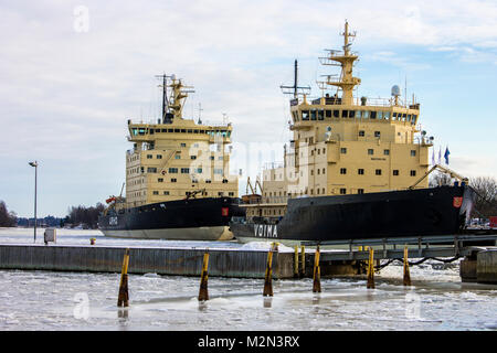 Voima et deux Urho, les brise-glaces diesel-électrique de la flotte de la Finlande dans l'île de Katajanokka, Helsinki, Finlande Banque D'Images