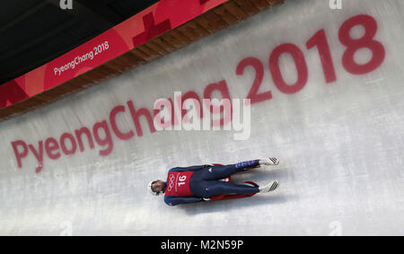 La société britannique Adam Rosen au cours de sa seconde pratique run dans la mens luge aux Jeux Olympiques d'avance coulissante Jeux Olympiques d'hiver de 2018 à PyeongChang en Corée du Sud. Banque D'Images