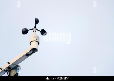 Station météo pour les prévisions météorologiques, anémomètre, anémomètre, capteurs de direction Banque D'Images