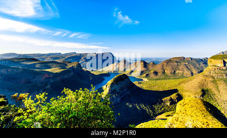 Coucher de soleil sur les Trois Rondavels de Blyde River Canyon réserve naturelle sur la route panoramique dans la province de Mpumalanga en Afrique du Sud Banque D'Images