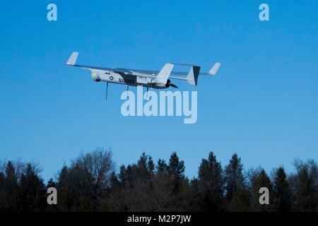 Un RQ-21un nerf affecté à l'escadron de véhicules aériens sans pilote maritime (2) VMU est lancé au cours du blaireau congelé sur Fort McCoy, au Wisconsin, le 29 janvier 2018. Frozen blaireau est un exercice de formation visant à améliorer les capacités opérationnelles de VMU-2 dans des environnements grand froid. (U.S. Marine Corps photo par Lance Cpl. Jailine L. Martinez) Banque D'Images