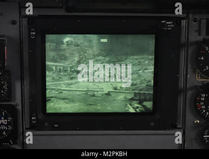 110322-N-MU720-026 LE NORD DU JAPON (22 mars 2011) Imagerie avancée multi-spectre capteur sur bord d'un P-3, de l'Escadron de patrouille 4 (VP 4), affiche un viaduc endommagé près d'un port du nord-japonais. La communication avec l'escadron et les capacités en temps réel, la Marine va gagner plus de connaissance d'où elle peut fournir des secours humanitaires et vital pour les régions touchées par le tsunami au Japon. VP 4 a récemment repositionné pour Naval Air Facility Misawa à l'appui de l'opération Tomodachi. (U.S. Photo par marine Spécialiste de la communication de masse 2e classe Devon Dow/libéré) 110322-N-MU720 Banque D'Images
