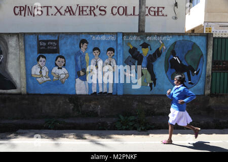 St Francis Xavier's College Hill Country Nuwara Eliya Sri Lanka Province centrale par les enfants de l'École de peinture murale Banque D'Images