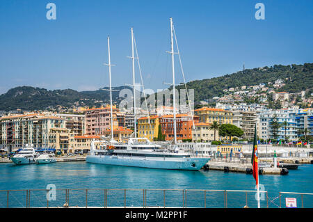 France, Alpes-Maritime, département de la Côte d'Azur, Nice, trois-mâts bateau yacht de luxe "Le Ponant" à Port Lympia Banque D'Images