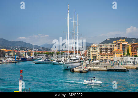 France, Alpes-Maritime, département de la Côte d'Azur, Nice, trois-mâts bateau yacht de luxe "Le Ponant" à Port Lympia Banque D'Images