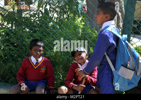 Keena Road Hill Country Nuwara Eliya Sri Lanka Province centrale école des garçons à l'extérieur de Soeurs de la Charité de Jésus et Marie Couvent Caritas Banque D'Images