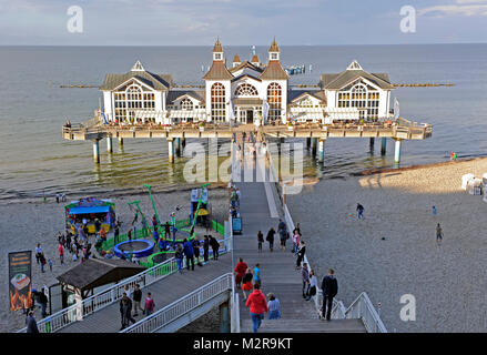 Les 394 m de longueur dans le pont mer Ostseebad Binz sur l'île Rügen, Mecklembourg-Poméranie-Occidentale, Allemagne, Banque D'Images