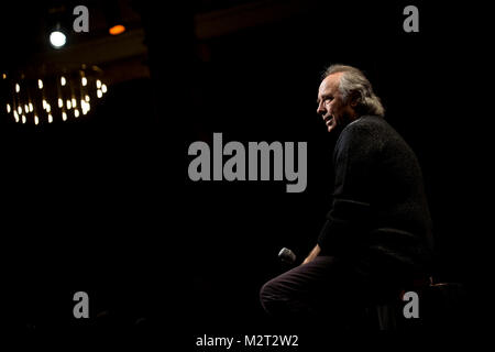 Madrid, Espagne. Le 08 février, 2018. La chanteuse Joan Manuel Serrat présente sa nouvelle tournée 'Mediterraneo da Capo' de Madrid, le Jeudi, Février 8, 2018. Más Información Gtres Crédit : Comuniación sur ligne, S.L./Alamy Live News Banque D'Images