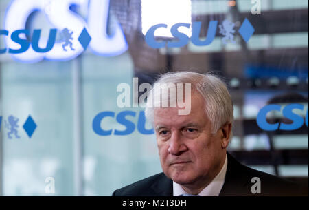 Munich, Allemagne. Le 08 février, 2018. Le Premier Ministre bavarois Horst Seehofer (CSU) arrivant à la réunion de direction du CSU à Munich, Allemagne, 08 février 2018. Crédit : Sven Hoppe/dpa/Alamy Live News Banque D'Images