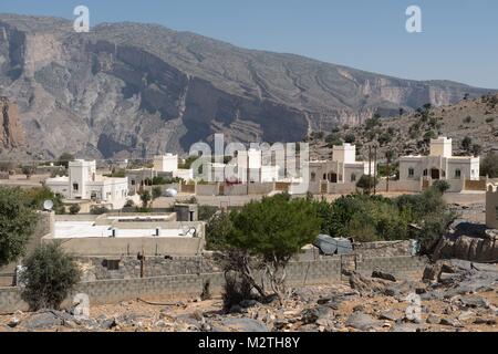 Maisons à Jebel Shams dans les montagnes Hajar Al près de Wadi Ghul, Oman, le 02.10.2017. Dans le monde d'utilisation | Banque D'Images