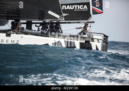 Voiliers tandis qu'un concours, Extreme Sailing Series 2017, Barcelone, Barcelone, Catalogne, Espagne Banque D'Images