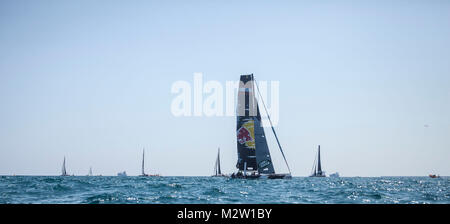 Voiliers tandis qu'un concours, Extreme Sailing Series 2017, Barcelone, Barcelone, Catalogne, Espagne Banque D'Images