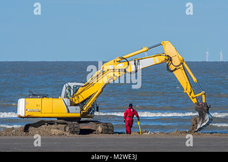 ADEDE Search & Recovery Team allemand à la recherche de la DEUXIÈME GUERRE MONDIALE des mines et engins non explosés sur plage entre Wenduine et De Haan, West-vlaanderen, Belgique Banque D'Images