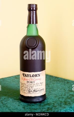 Bouteille de Taylor's Vintage Port fauve Banque D'Images