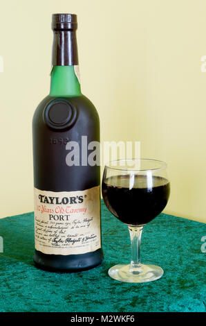 Bouteille de Taylor's Vintage Port fauve Banque D'Images