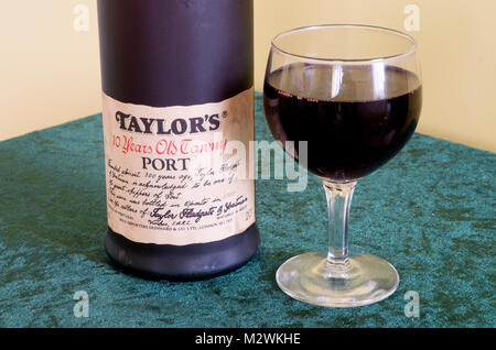 Bouteille de Taylor's Vintage Port fauve Banque D'Images