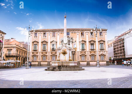 Fontaine de l'éléphant et la place de la Cathédrale, Catane, Sicile, Italie Banque D'Images