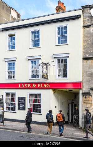 L'Agneau et Flag house sur St Giles Street dans la ville de Oxford, en Angleterre. Banque D'Images