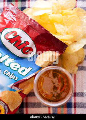 SOFIA, BULGARIE - le 19 mai 2015 : Chio Chips. Maintenant disponible dans 30 pays, notre bien-aimé Chio chips ont été créés en 1962 par la famille von Opel. Banque D'Images