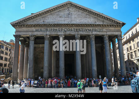 Un visage sur shot du Panthéon dans l'ancienne Rome, Italie Banque D'Images