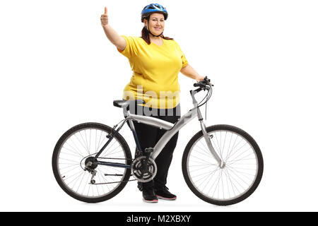 Portrait d'une femme en surpoids avec un vélo faire un geste vers le pouce isolé sur fond blanc Banque D'Images