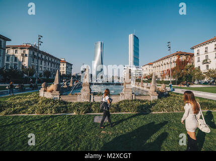 Milan. Vue de la ville la vie de la ferme avec les filles fontane sur le premier plan en photo Banque D'Images