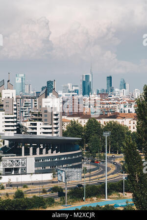 Vue insolite de l'horizon avec de nouveaux gratte-ciel dans Milan. L'Italie. Banque D'Images
