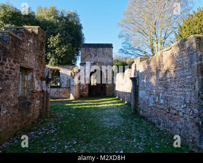 À l'intérieur des murs de la vieille église de Tous les Saints, Annesley, une ancienne église médiévale en Bretagne Banque D'Images