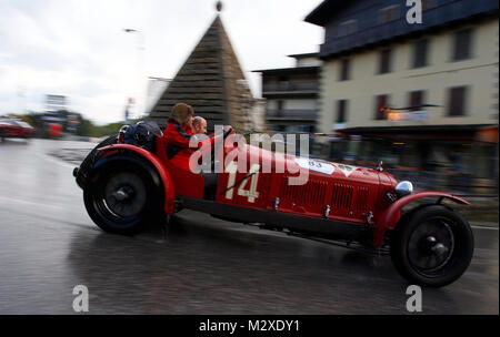 L'Abetone, Italie, le 20 mai, 2017 ​. Équipage composé par Neil Twyman et Joe Twyman (GB) avec leur modèle de voiture, ALFA ROMEO 8C 2600 de 1932, le mouvement par MULETTO Banque D'Images