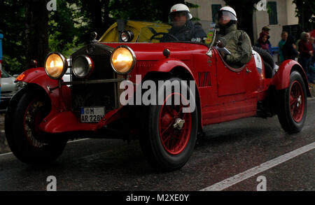 Pistoia, Italie. Mai 20th, 2017. Composé de l'équipe de Carsten Eckert (G) Pierre Antoine De Selancy (F) avec leur modèle de voiture, ALFA ROMEO 6C 1500 S 1928, m Banque D'Images