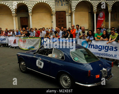 Pistoia, Italie, le 20 mai, 2017 ​. Équipage composé par Fabio La Penna et dix.giorgio Onori d'Italie avec leur modèle de voiture, Alfa Romeo Sprint 195 Giulietta​ Banque D'Images