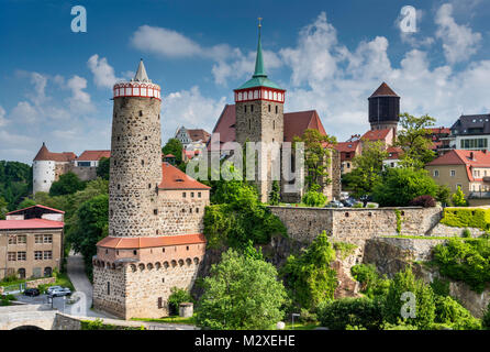 Tours médiévales de la vieille ville de Bautzen de pont sur la rivière Spree, Bautzen, Haute Lusace Région de la Saxe, Allemagne Banque D'Images