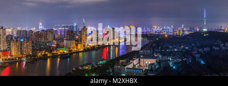Vue de nuit sur la ville de Wuhan, Hubei, Hankou Banque D'Images