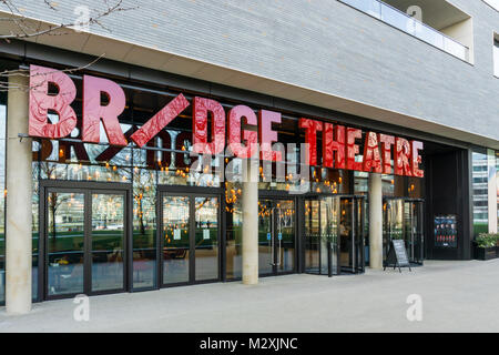 Le pont Theatre à Potter's Fields, près de Tower Bridge, Londres Banque D'Images