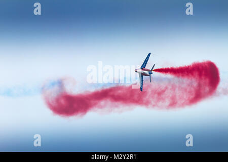 Un Alpha Jet de la Patrouille de France affichant à Duxford, España Banque D'Images