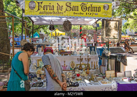 Le marché aux puces de San Telmo à Buenos Aires Banque D'Images