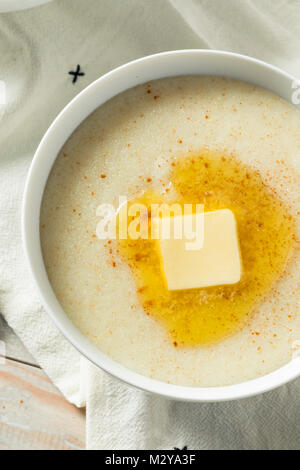 Blé crémeux en santé faits maison pour le petit déjeuner Porridge Farina Banque D'Images