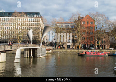 Bristol: Pont de Pero avec l'hôtel Bristol et l'auberge de jeunesse visable sur le côté éloigné de l'eau. Banque D'Images