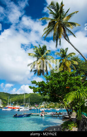 L'ancrage des bateaux à voile à Port Elizabeth, Admirality bay, Bequia, St Vincent et les Grenadines, Caraïbes Banque D'Images