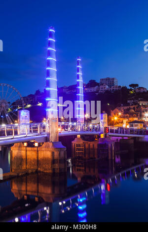 L'Angleterre, Devon, Torquay, Harbour Bridge et toits de la ville Banque D'Images