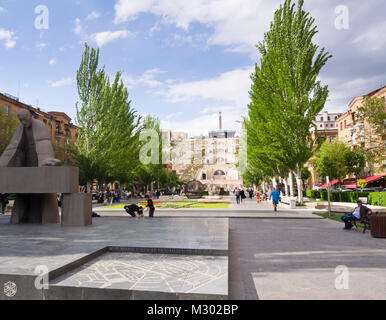 La Cascade, un escalier monumental en Yerevan Arménie entouré d'art et musées Banque D'Images