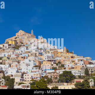 Hermoupolis Ville sur hill .Affichage d'Ano Syros. Banque D'Images