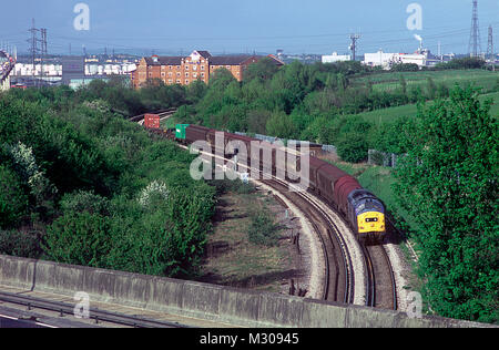 Un certain nombre de locomotives diesel de la classe 37 37372 une "entreprise de transport ferroviaire des marchandises à Dartford au 1er mai 2003. Banque D'Images