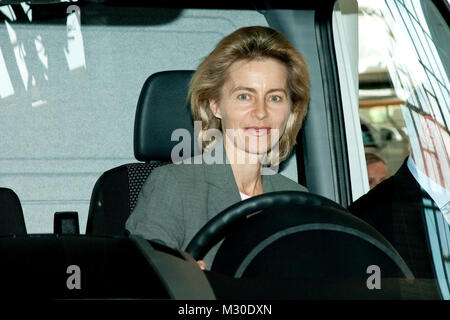 Mme Ursula Von Der Leyen Bundesministerin Fur Familien Senioren