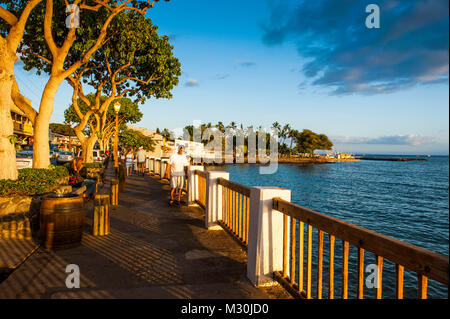 Le littoral de Lahaina au coucher du soleil, Maui, Hawaii Banque D'Images