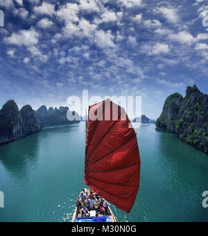 En jonque Halong Bay, Vietnam, Indochine Banque D'Images